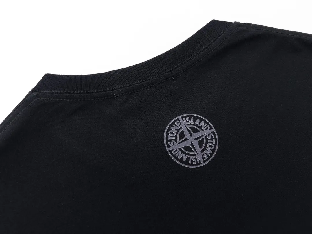 W659#P110💰 [Stone lsland/Stone Island summer sci-fi compass printed short-sleeved T-shirt] ⚠️[Original creation with high control of details] -Made of 230g combed cotton 32-count double yarn, soft and comfortable to the touch, sweat-absorbent and breathable. -Simple basic and versatile style, original single quality, the first choice for couples. -Made by a large factory, four needles and five threads on the shoulder, neat alignment, high quality workmanship. -Same style for men and women, very versatile One piece by hand, the details are clearly visible. Color: Black White Size: M L